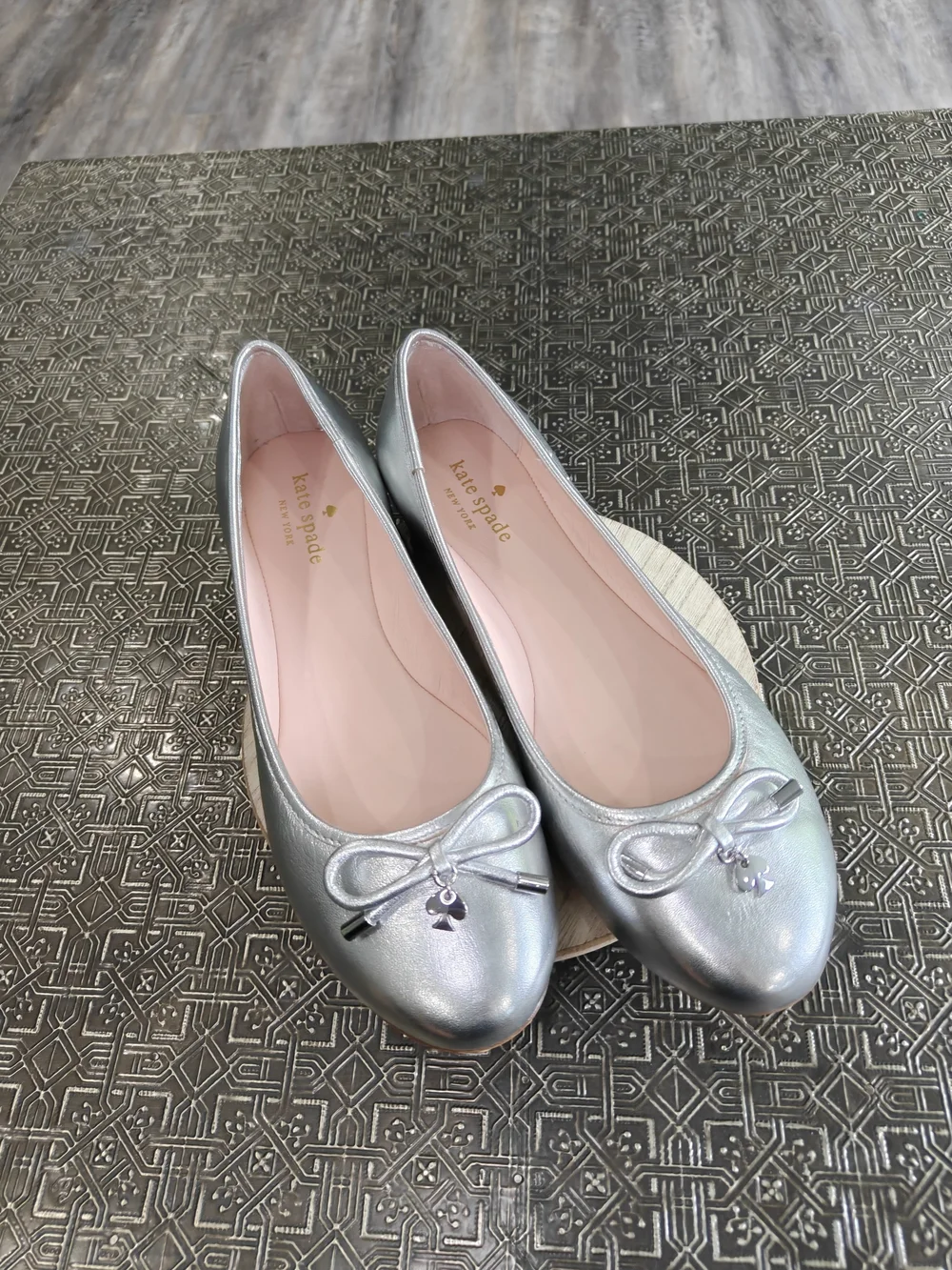 🐢 Kate Spade New York Willa ballet flats in silver metallic leather Size 9